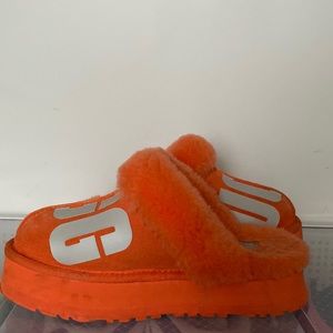 I am selling theses uggs only wear about 2 times comes with box.